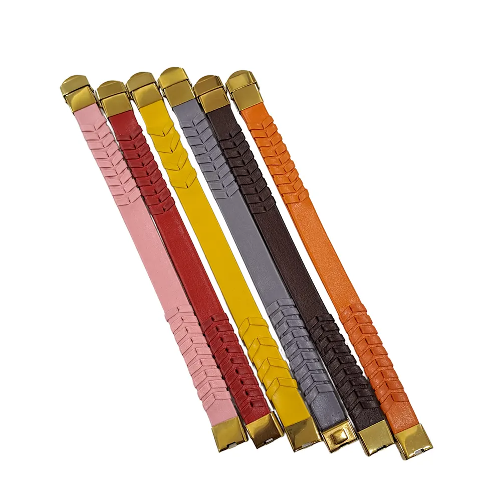 دستبند چرم لبتا در رنگبندی متنوع با پس زمینه سفید