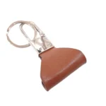 جاکلیدی چرمی مدل آرسا رنگ عسلی با چرم پهن با پس زمینه سفید