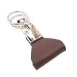 جاکلیدی چرمی مدل 2 حلقه رنگ قهوه ای با چرم پهن با پس زمینه سفید