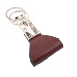 جاکلیدی چرمی مدل 2 حلقه رنگ زرشکی با چرم پهن با پس زمینه سفید