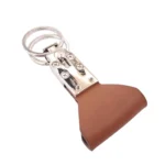 جاکلیدی چرمی مدل 2 حلقه رنگ عسلی با چرم پهن با پس زمینه سفید