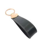 جاکلیدی چرمی مدل بیضی رنگ سبز با پس زمینه سفید