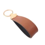 جاکلیدی چرمی مدل بیضی رنگ عسلی با پس زمینه سفید