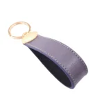 جاکلیدی چرمی مدل بیضی رنگ نیلی با پس زمینه سفید