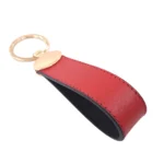 جاکلیدی چرمی مدل بیضی رنگ قرمز با پس زمینه سفید