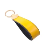 جاکلیدی چرمی مدل بیضی رنگ زرد با پس زمینه سفید