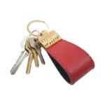 جاکلیدی چرمی مدل کیارا رنگ قرمز همراه با کلید با پس زمبنه سفید