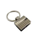 جزئیات سگک نقره‌ای جاکلیدی چرمی مدل کیارا