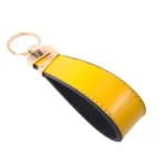 جاکلیدی چرمی مدل لبخند رنگ زرد با پس زمبنه سفید