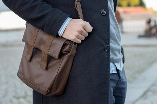 کیف دوشی چرمی دانشجویی اسپرت با طراحی مدرن و کاربردی برای دانشگاه