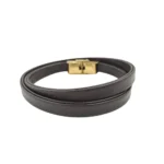 دستبند 2 دور لبتا با رنگ قهوه ای روی پس زمینه سف