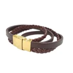 دستبند چرم 2 دور با گیس طبیعی رنگ زرشکی روی پس زمینه سفید