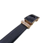 نمای روی کمربند با طرح لیارد رنگ مشکی و سگک ریلی مشکی و طلایی