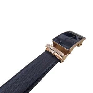 نمای روی کمربند با طرح لیارد رنگ مشکی و سگک ریلی مشکی و طلایی