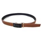 کمربند ریلی بسته شده که روی بکگراند سفید قرار داده شده است