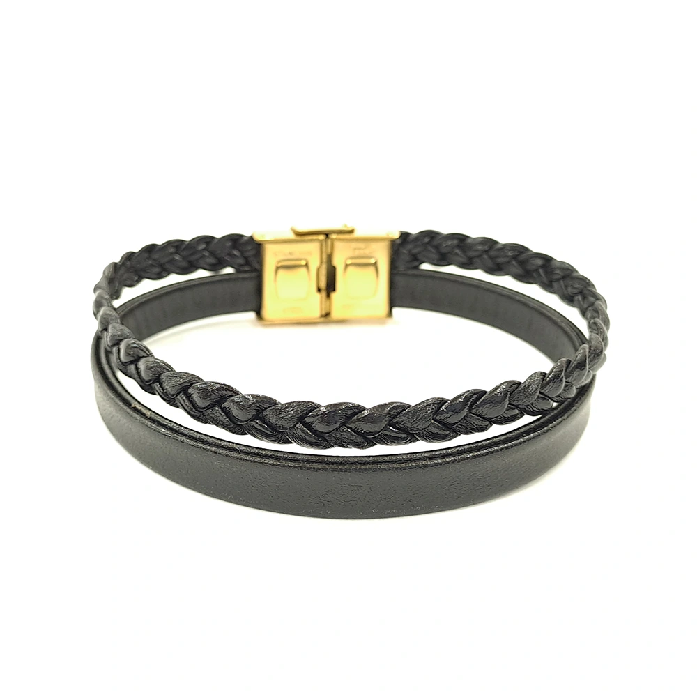 دستبند چرم طبیعی از نمای رو به رو با رنگ مشکی روی بک گراند سفید